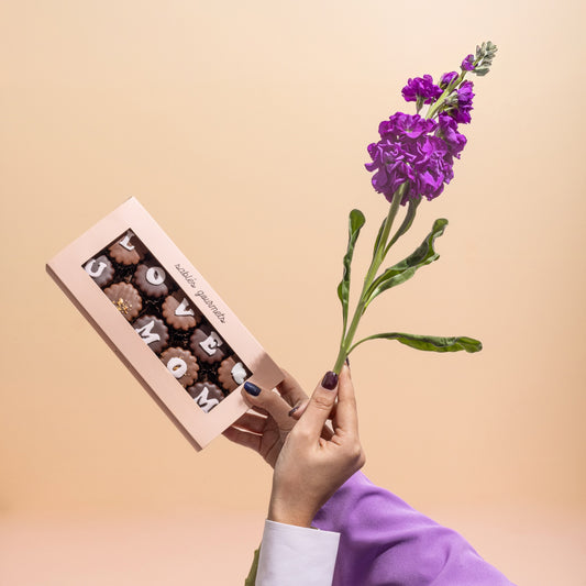 Mother’s Day Delight Box – Elegant chocolate-covered sablés with a heartfelt Mother’s Day message, handcrafted for a special celebration.