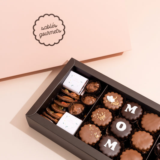 Mother’s Day Premium Chocolate Selection – A sophisticated chocolate gift box with “I Love You Mom” inscriptions, perfect for celebrating motherhood.